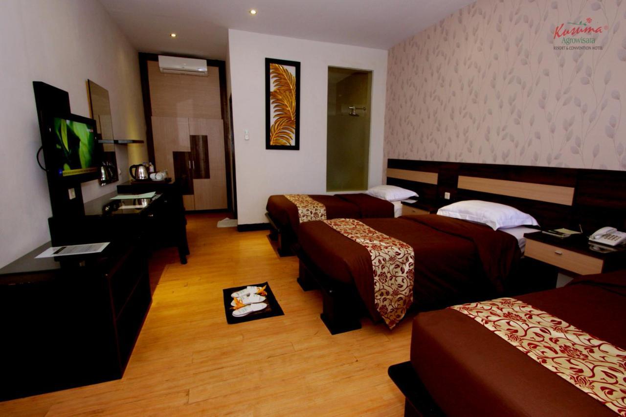 Superior Triple Twin Bed
